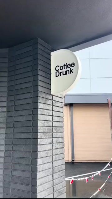 📍Coffee Drunk - First coffee sip of 2026☕️
I had the baby LA. Espresso, fresh mint, house made vanilla syrup topped with expresso dust✨