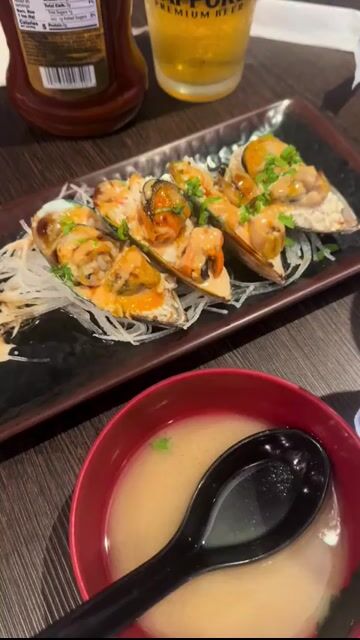 📍Happy Sushi is where my love for sushi first began😅 -Also must try their Chicken Teriyaki served with a tasty salad 🥗 