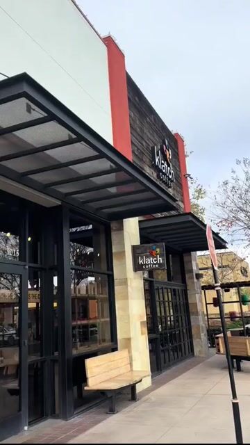 First timer at 📍Klatch Coffee☕️ We tried the Turkey Pesto Panini and Bacon avocado toast🤤