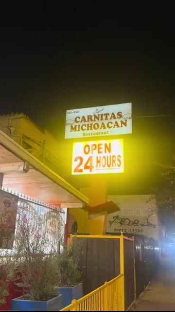 Late night cravings?!🔥Carnitas Michoacan is open 24/7!! Serving some of the BEST asada nachos and wet burritos in LA📍🤤
