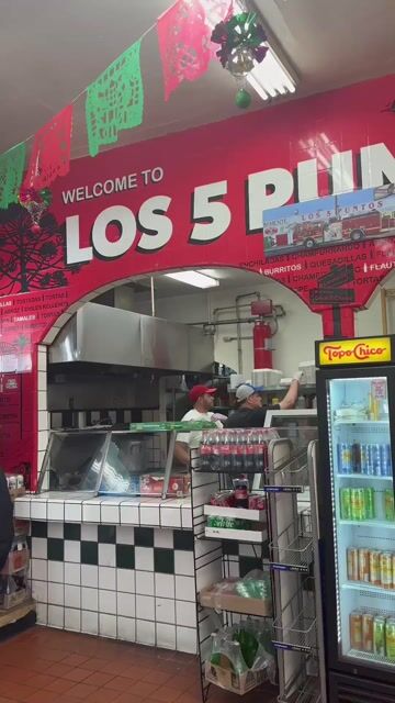 Los 5 Puntos is a must have if you are in East LA. They have hand made tortillas and quality meat. 🌮🔥 #WhattaEat #EastLA #LunchTime #Tacos
